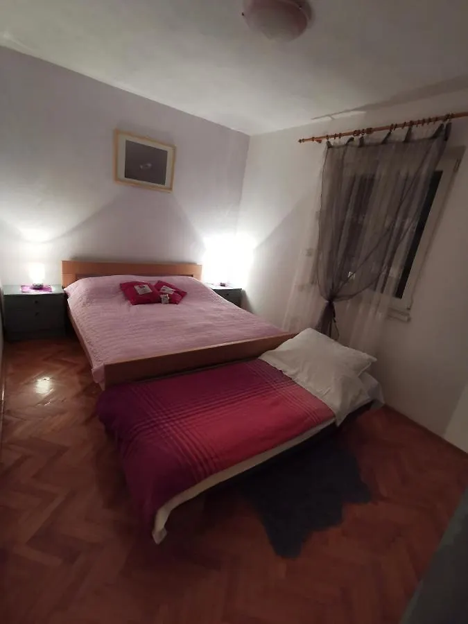 Apartments Šimuni 0*,